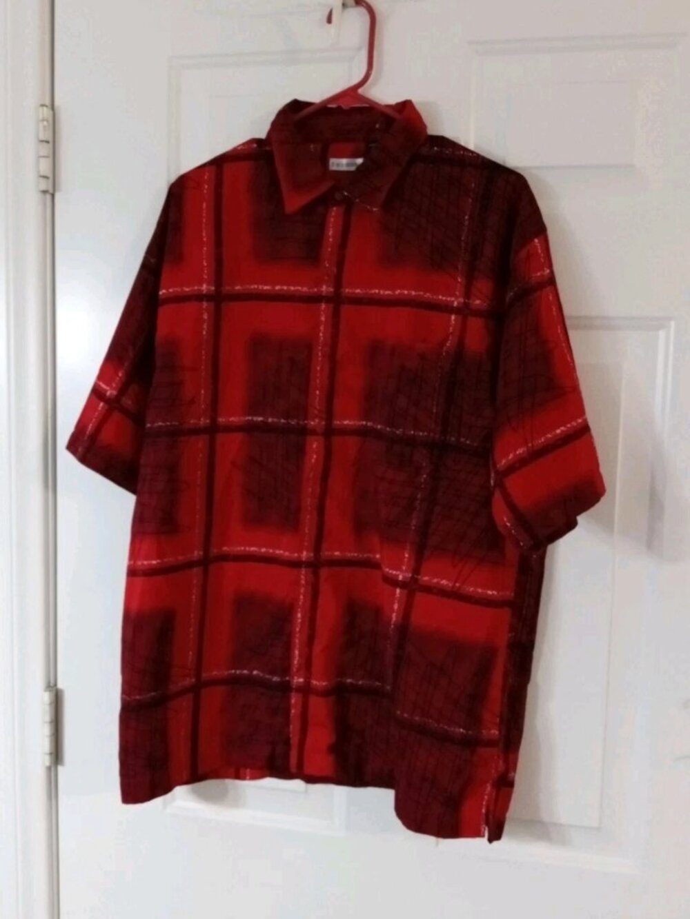 No Boundaries Men's Large Short Sleeve Shirt Red Abstract Button Up